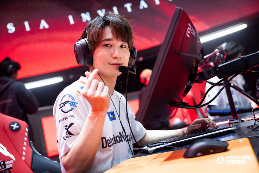 DFM险胜EDG，ShowMaker关键团战开团秒人峡谷大战半决赛，留下经典瞬间的简单介绍