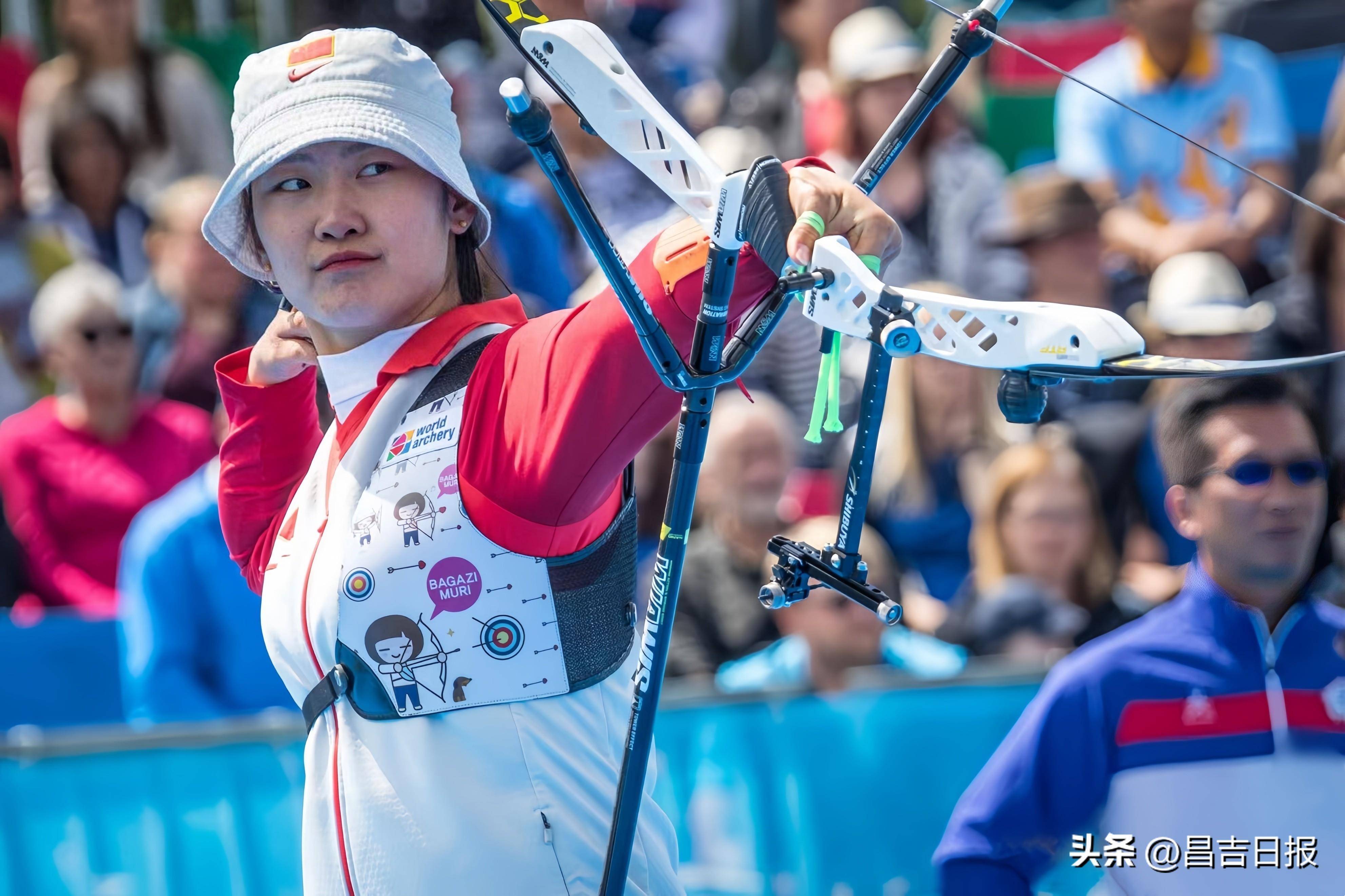 射箭比赛中，女选手箭法如神，轻松夺冠
