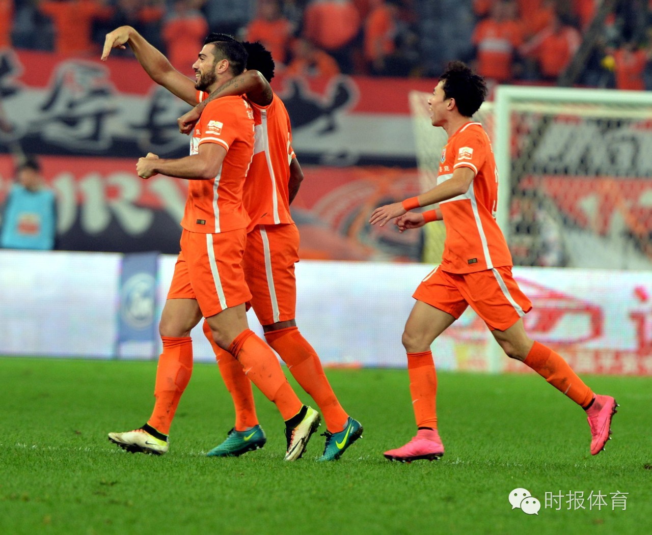 关于重庆力帆队成功晋级，一路领先的信息