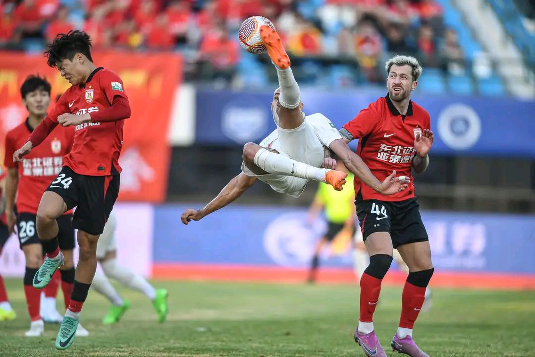 开云体育入口-比赛中球员意外受伤，影响场上局势