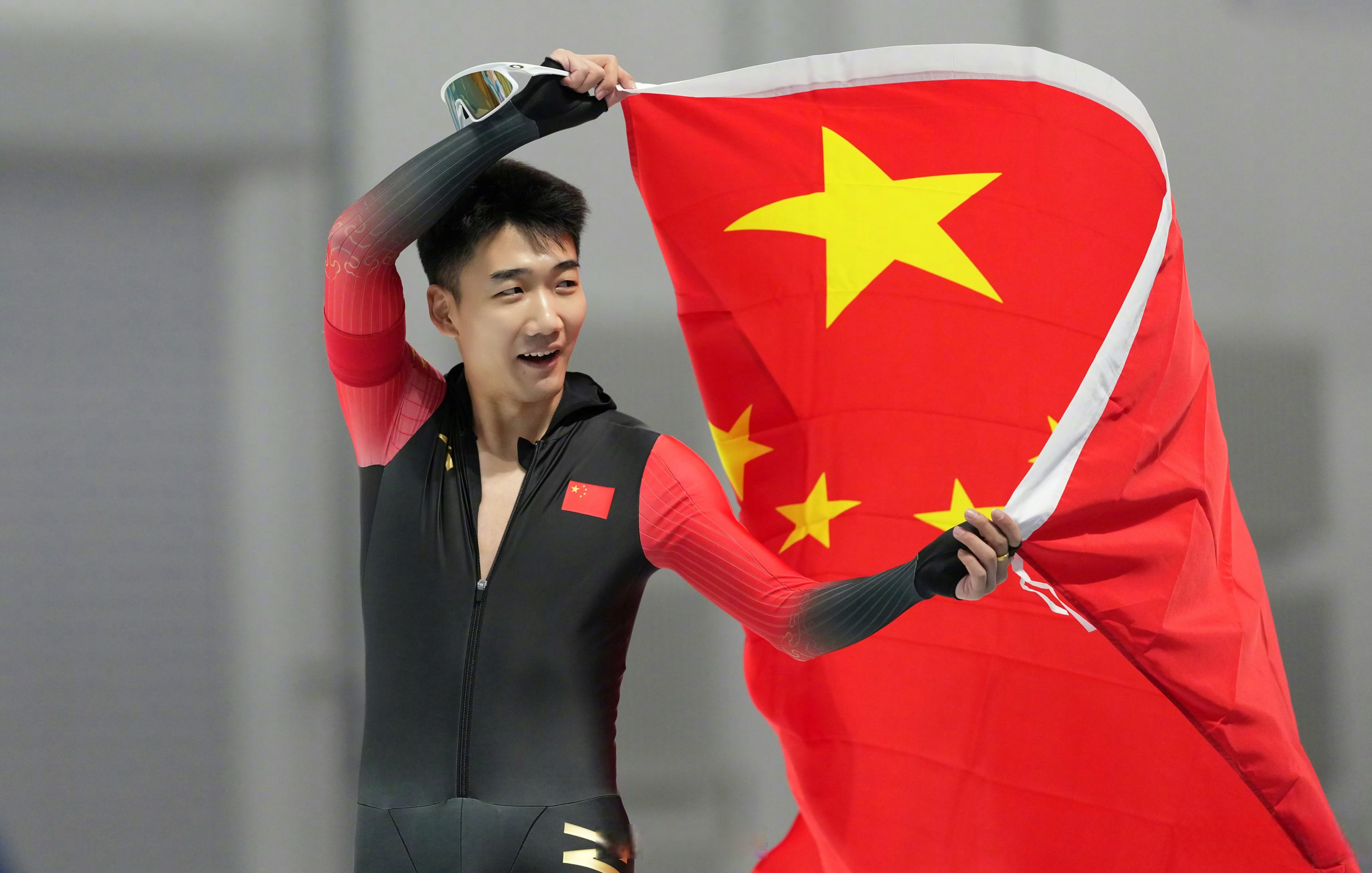 中国击剑选手高歌猛进，实力斩获头名