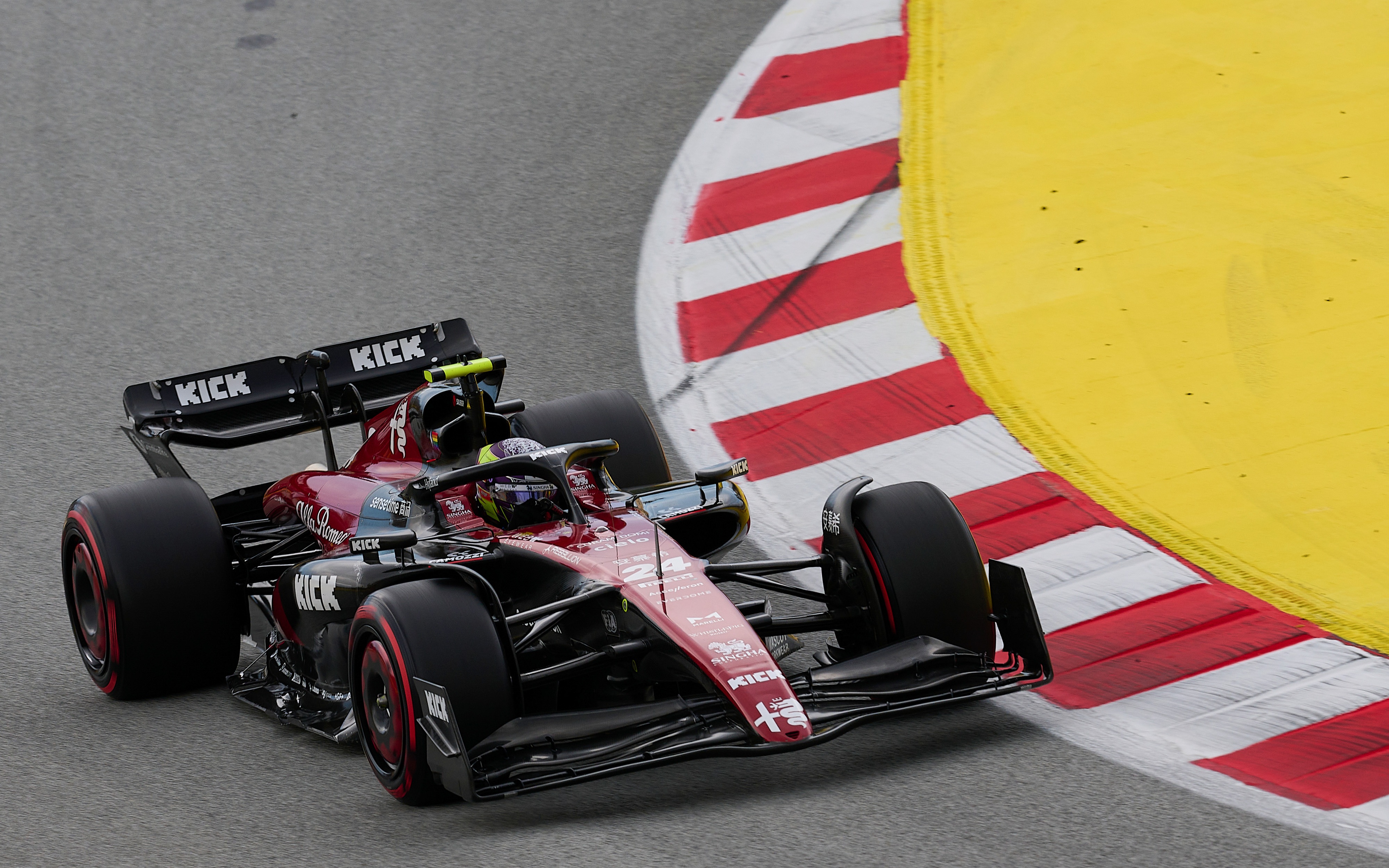 红牛车队完胜索伯车队,周冠宇带队取胜 红牛车队完胜索伯车队,周冠宇带队取胜