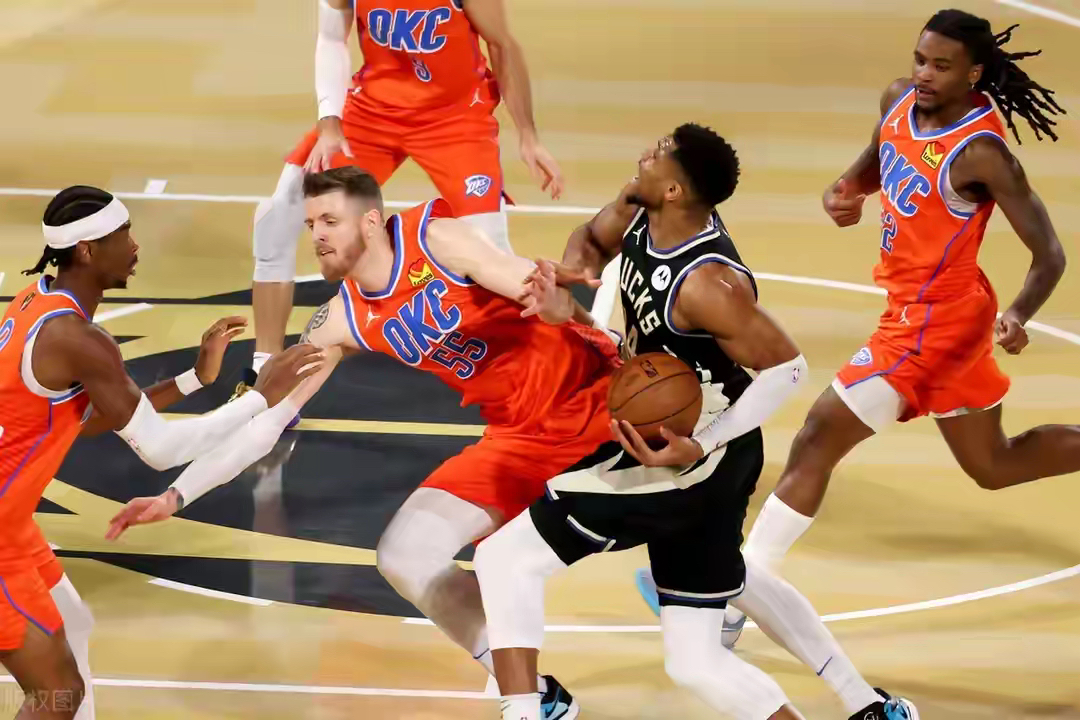 雄鹿逆转山西队，麦科勒姆统治全场的简单介绍