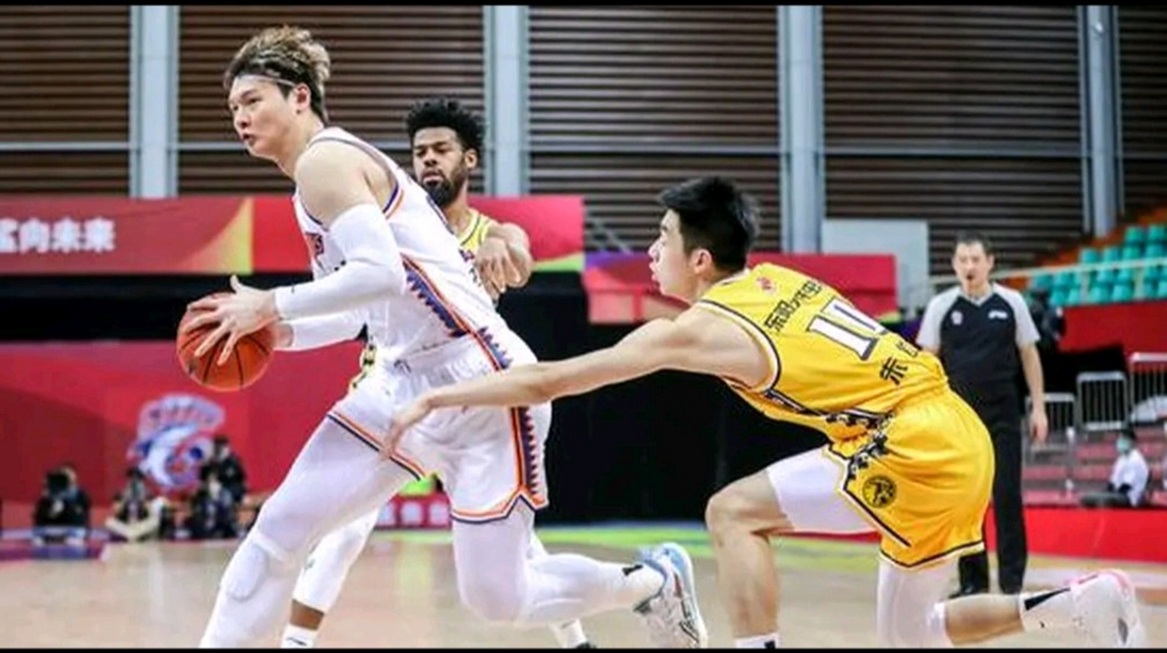 开云体育在线-青岛队逆转北京队，王哲林状态火热的简单介绍